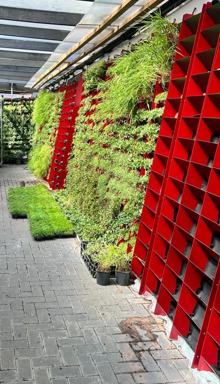 Living Louvres® planted louvre living wall system by Life on Walls